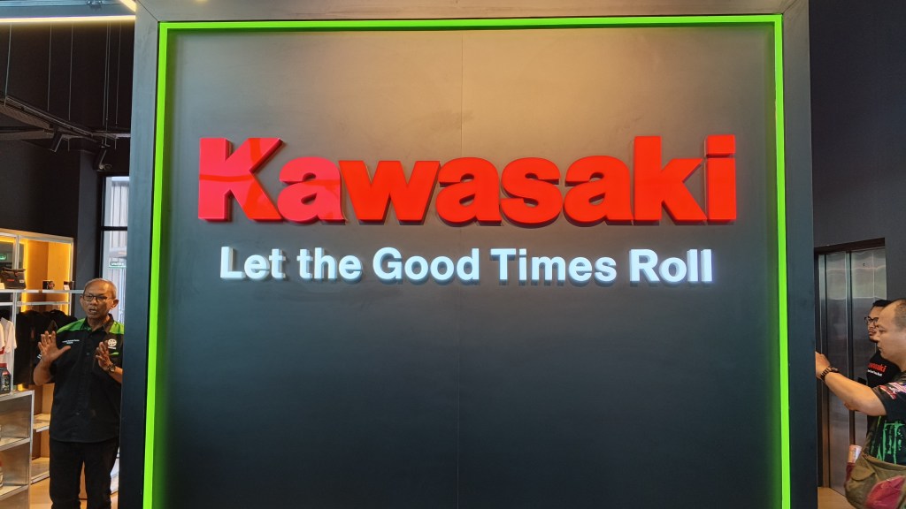 MODENAS Lancar Pusat Teknikal Kawasaki Baharu dan Ibu Pejabat EMOS di&nbsp;Glenmarie.